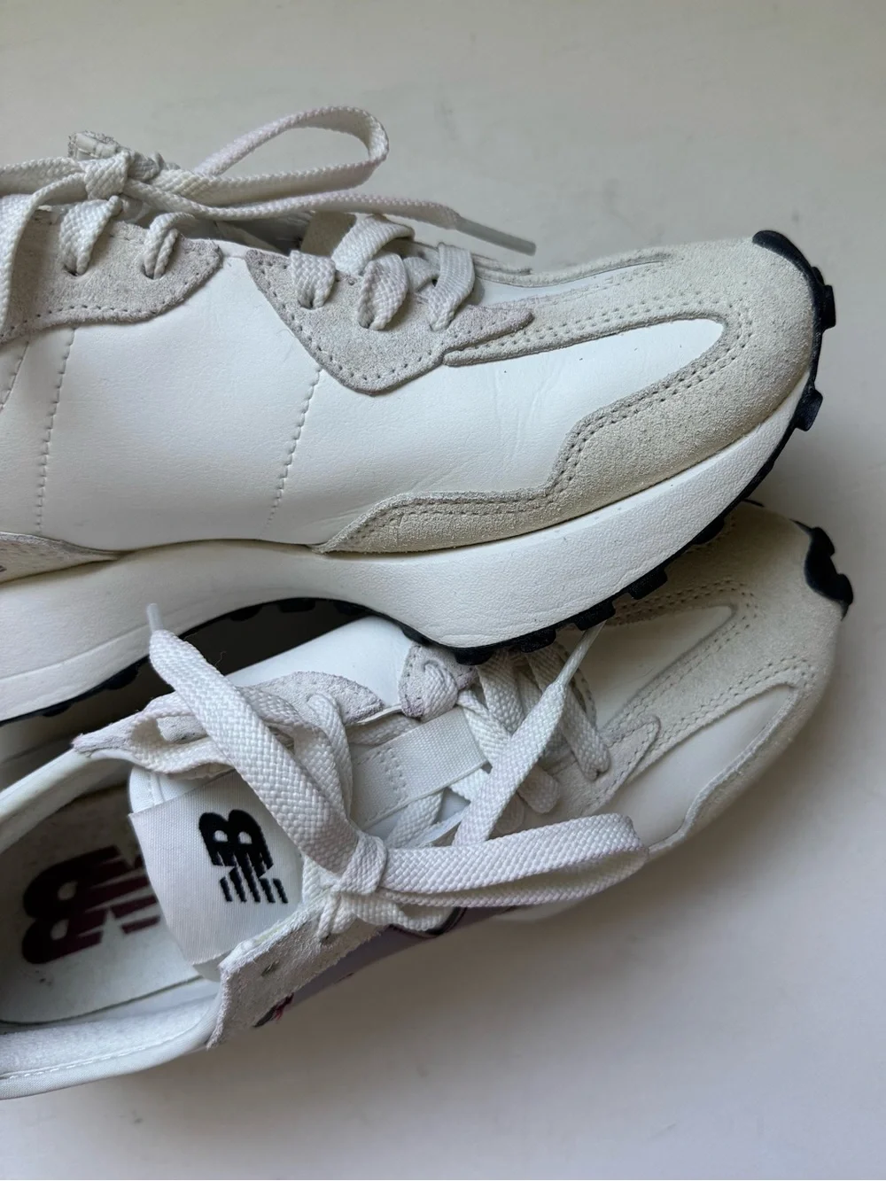 New Balance 327 Sneakers